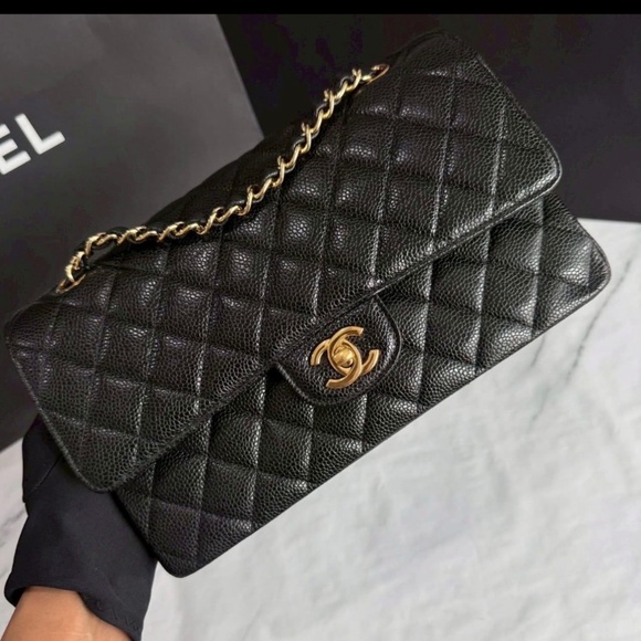 Chanel Medium - Picture 1 of 1